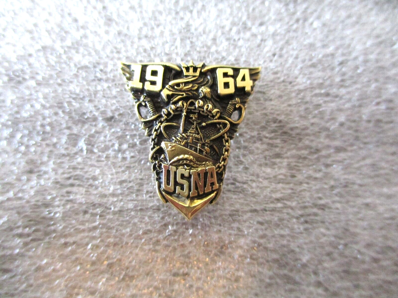 14K USNA 1964 MILITARY PIN BALFOUR - YELLOW GOLD - 4.44g - appx. 21 x 21 mm